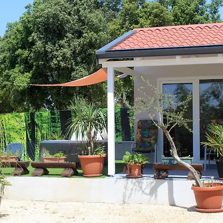 Oliven Garden Villa *